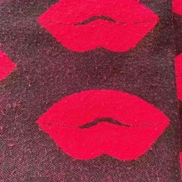 Victoria’s Secret Throw Blanket Red Black Lips with black fringe on ends - Picture 8 of 11